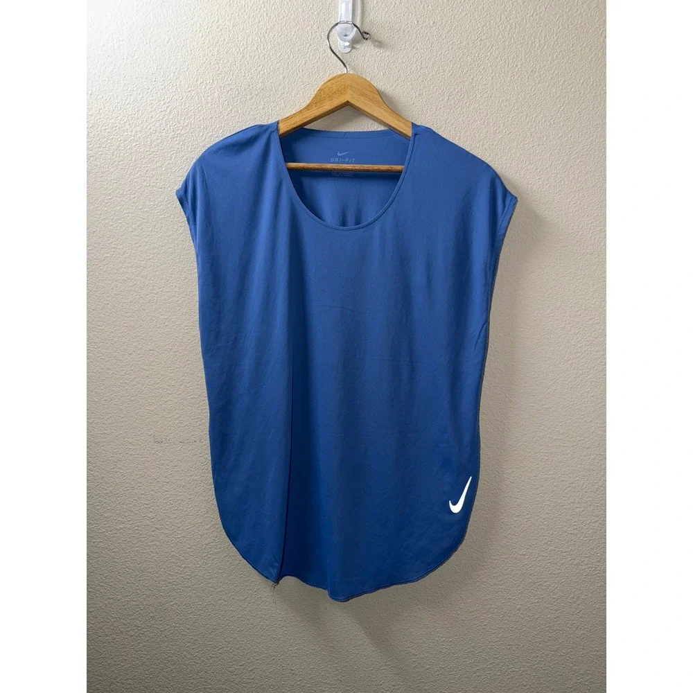 Women's Nike Drifit Shirt Size Medium